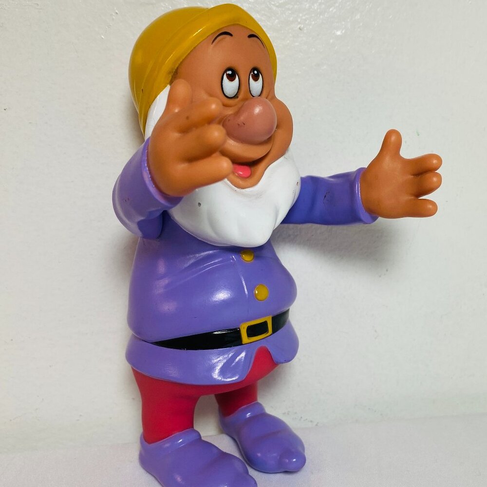 1992 "SNEEZY" 6" PVC ARTICULATING FIGURE SNOW WHITE SEVEN DWARFS DISNEY CHINA